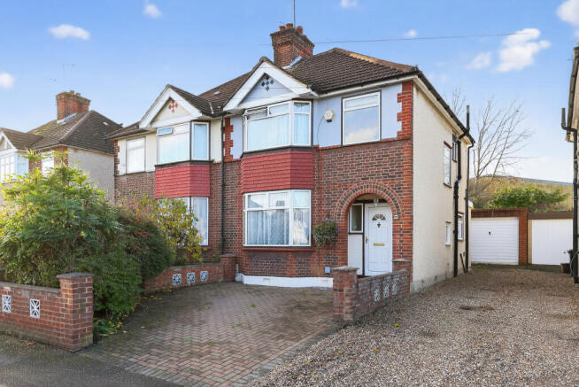3 bed property, in Southfield Avenue, £570,000