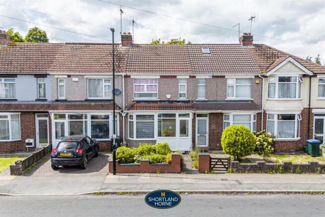 2 bed property, in Dennis Road, £195,000