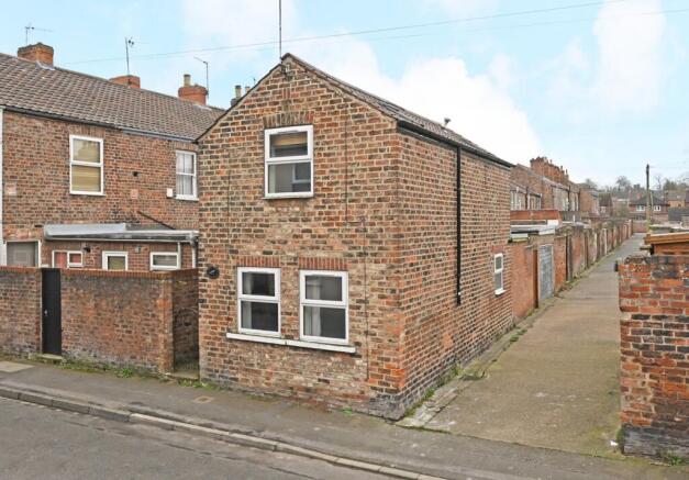 2 bed property, in Arthur Street, £190,000
