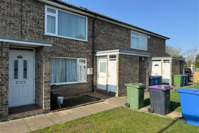 1 bed property, in Standish Grove, £109,950