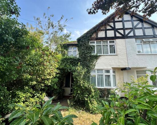 3 bed property, in Ruskin Walk, £495,000