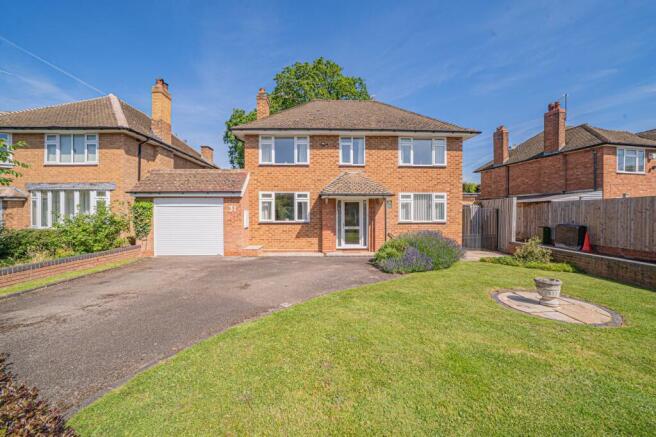 4 bed property, in Besbury Close, £800,000