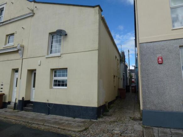 2 bed property, in Abingdon Road, £165,000