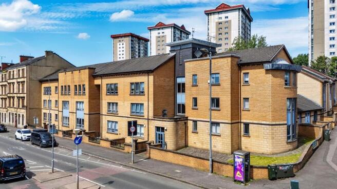2 bed property, in Hawthorn Street, £85,000