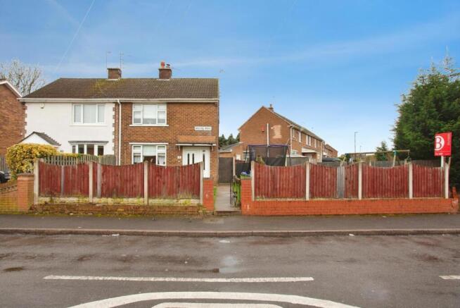 2 bed property, in Willow Road, £120,000