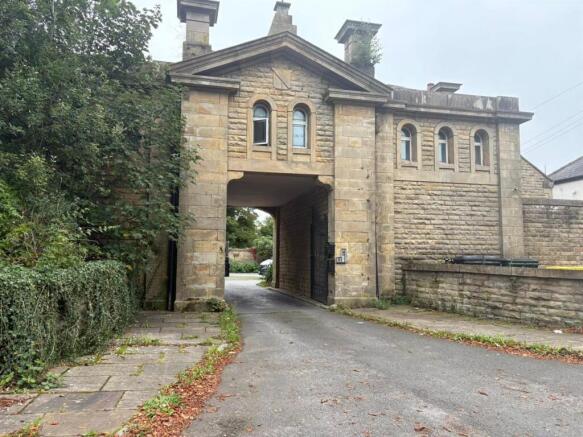 2 bed property, in Pedders Lane, £80,000