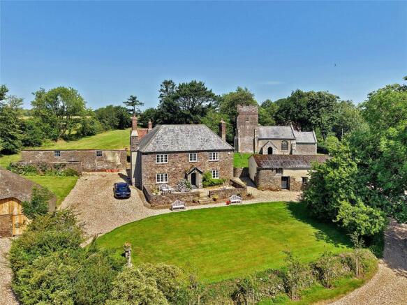 5 bed property, in Cheldon, £875,000