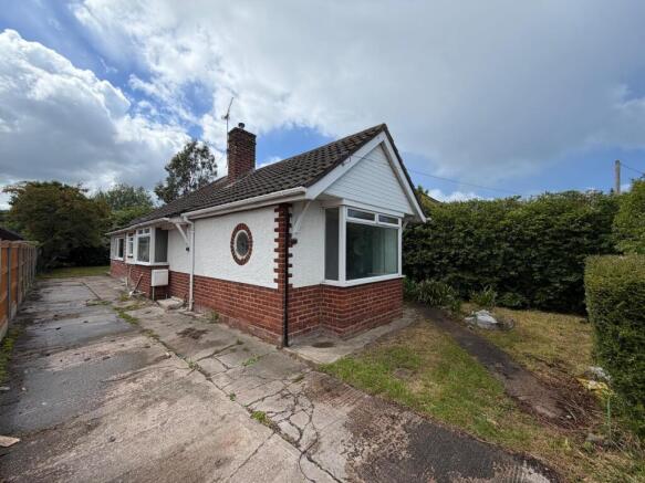 3 bed property, in 16 Dulas Avenue, £70,000