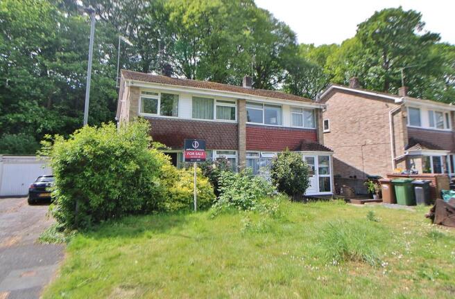 3 bed property, in Dell Close, £315,000