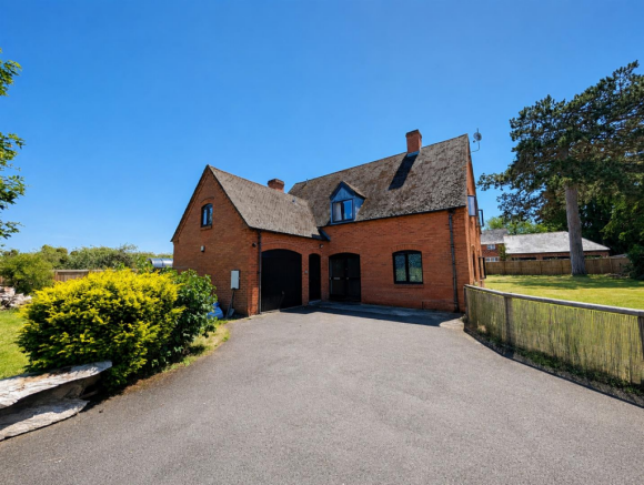 5 bed property, in Breinton, £595,000