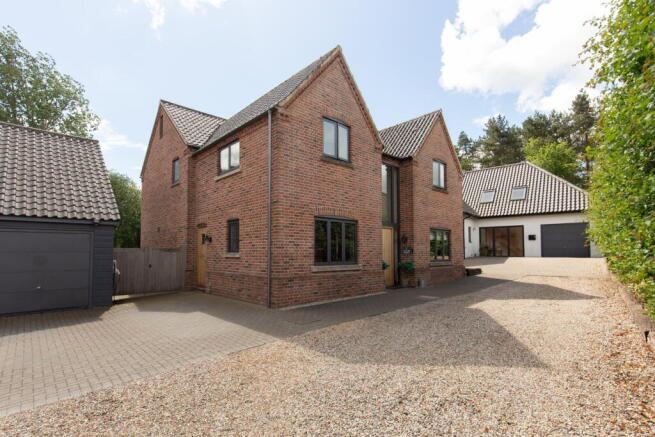 4 bed property, in Willow Grove, £750,000