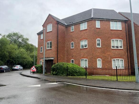 2 bed property, in 17 Ashwood Close, £9,000