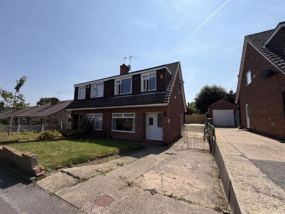 3 bed property, in Highwood Avenue, £315,000