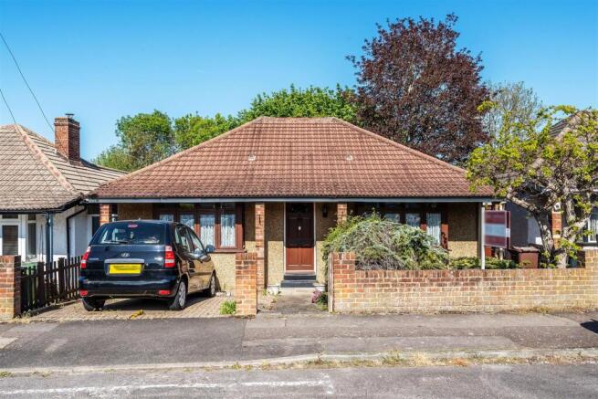2 bed property, in Stones Road, £525,000
