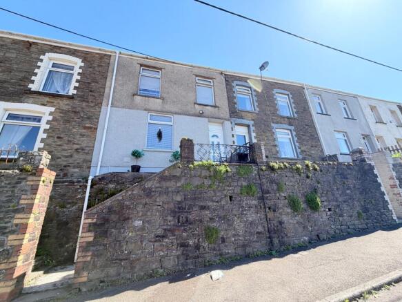 3 bed property, in Lower Church Street, £125,000