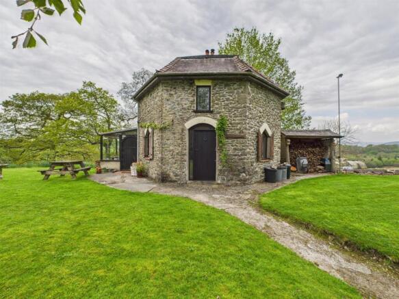 4 bed property, in Myddfai, £495,000