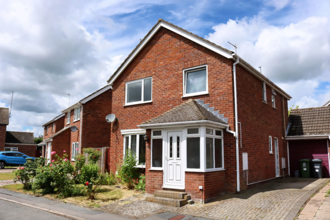 4 bed property, in Bramble End, £285,000