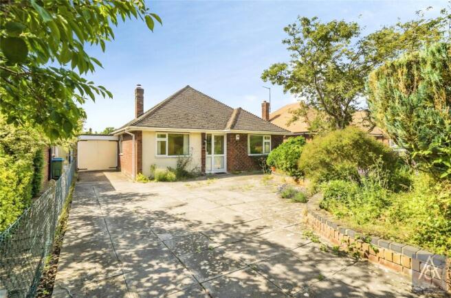 2 bed property, in Highlands Road, £495,950