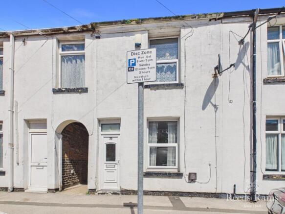 2 bed property, in Hoxton Road, £89,950