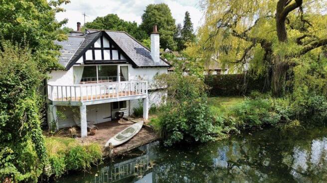 4 bed property, in Abbottsbrook - Unique Opportunity, £950,000