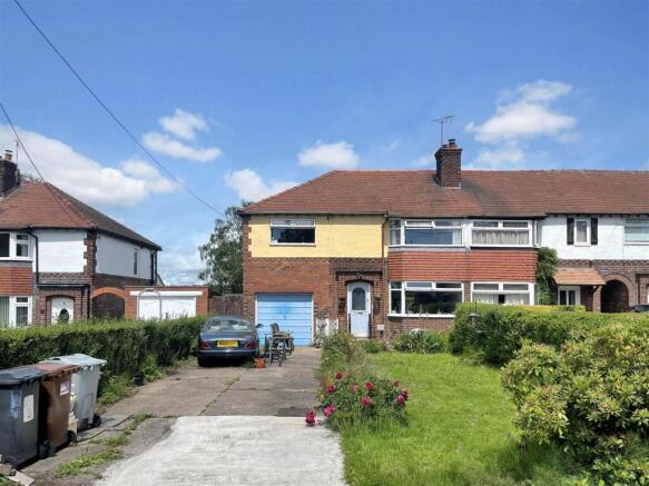 4 bed property, in Betchton Road, £375,000
