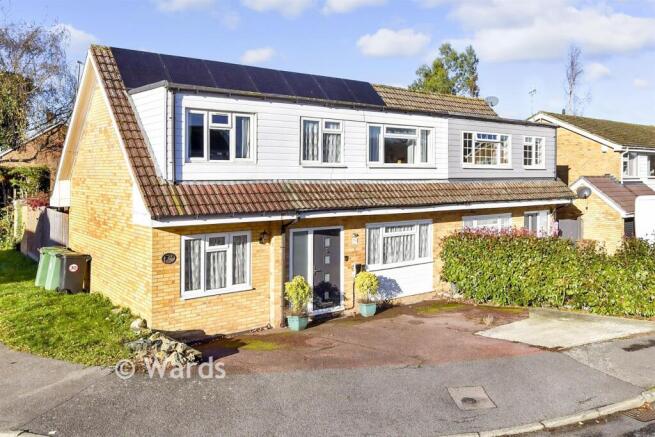 4 bed property, in Bushey Grove, £400,000