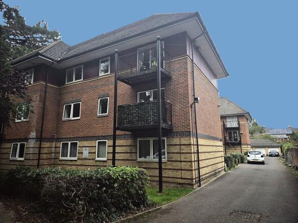 2 bed property, in Warnford Court, £199,950