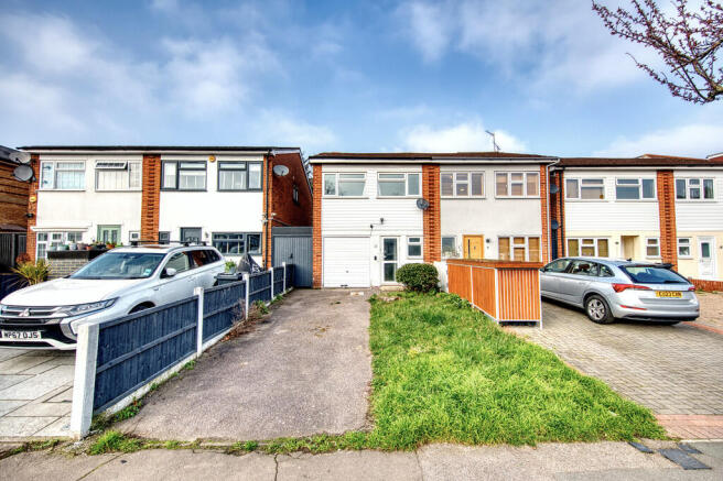 3 bed property, in Elmcroft Avenue, £625,000