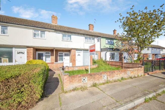 3 bed property, in Almond Way, £180,000