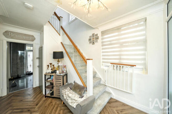 3 bed property, in Bilston Lane, £350,000