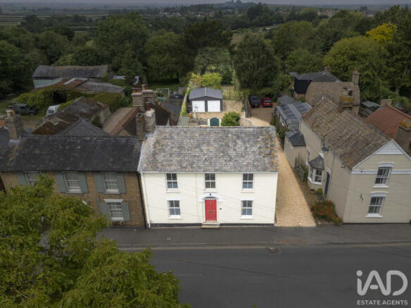4 bed property, in High Street, £525,000