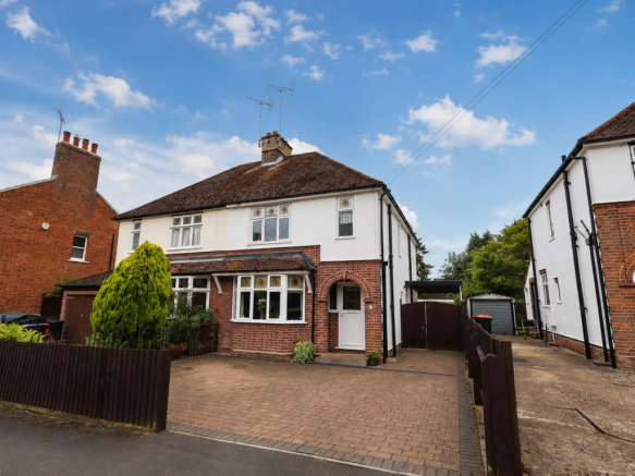 3 bed property, in Rothschild Road, £525,000