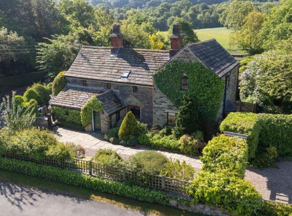 3 bed property, in Holly Hock Cottage, £550,000