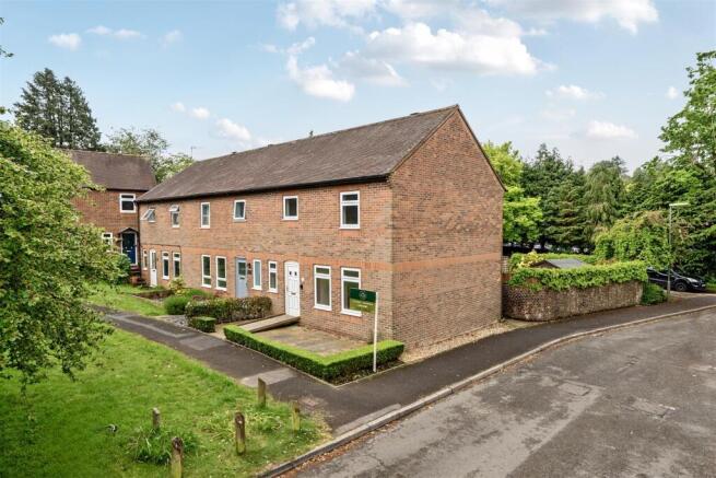 3 bed property, in George Denyer Close, £450,000