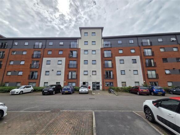 2 bed property, in Woden Street, £115,000