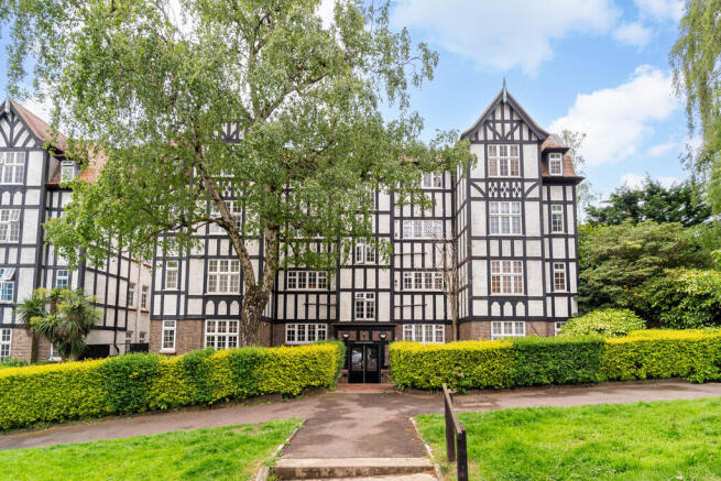 1 bed property, in Oakeshott Avenue, £450,000