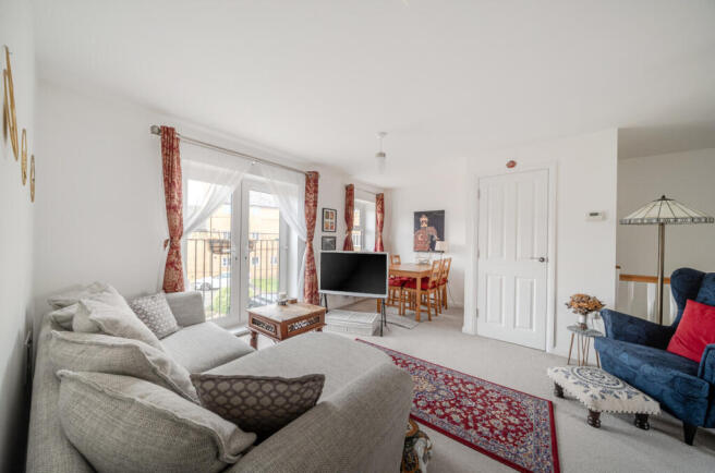 2 bed property, in Luck Road, £275,000