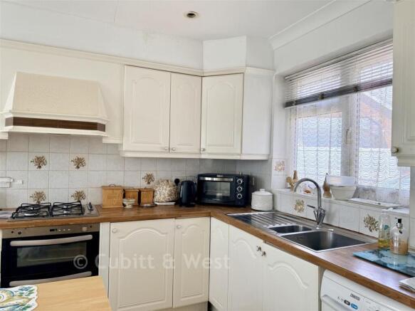 2 bed property, in Barnsite Gardens, £325,000