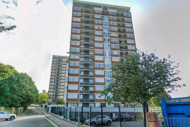 2 bed property, in Conway Street, £88,000