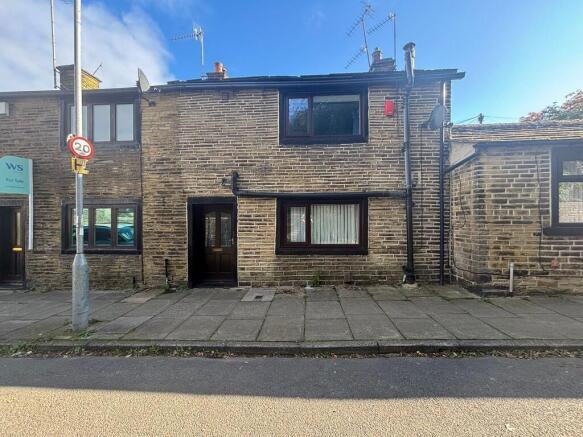 2 bed property, in Green End, £83,000