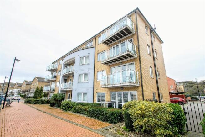 2 bed property, in Marconi Avenue, £250,000