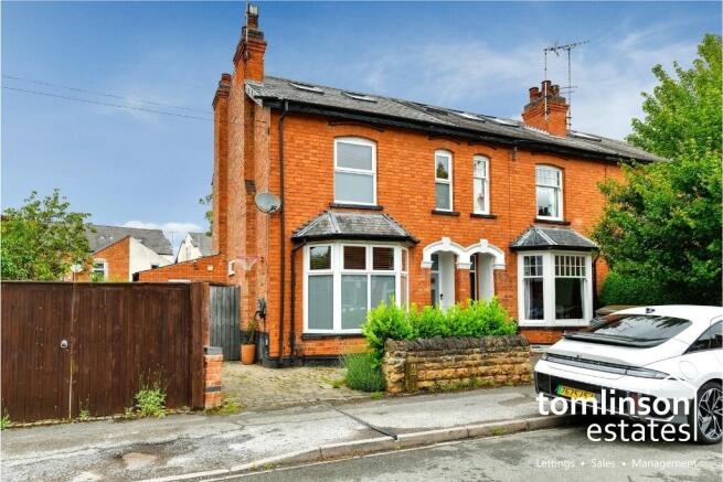 5 bed property, in Wordsworth Road, £495,000