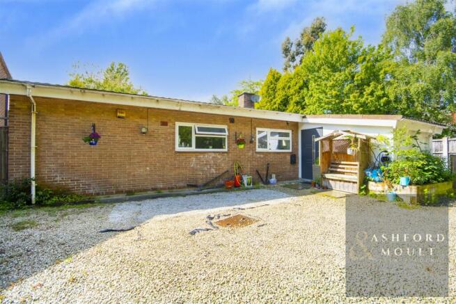 3 bed property, in Manor Park, £295,000