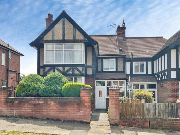 3 bed property, in Beech Hill Avenue, £240,000