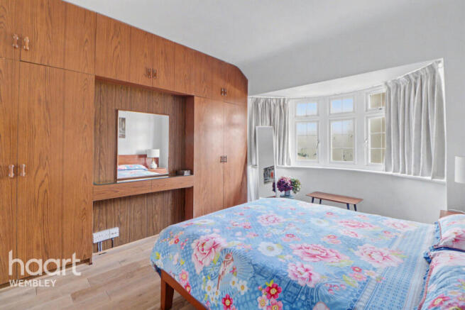 5 bed property, in Alverstone Road, £1,200,000