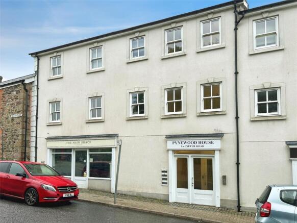 2 bed property, in Exeter Road, £140,000