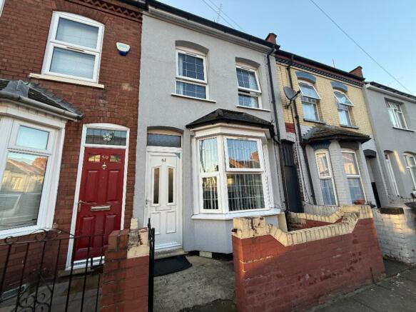 2 bed property, in Dane Road, £260,000