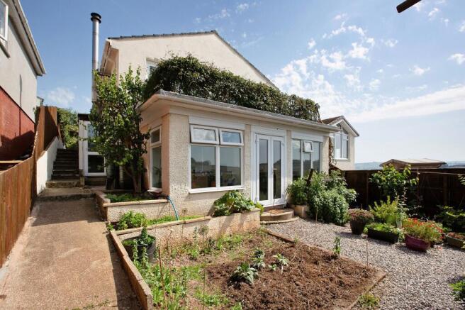 3 bed property, in Dunning Walk, £300,000