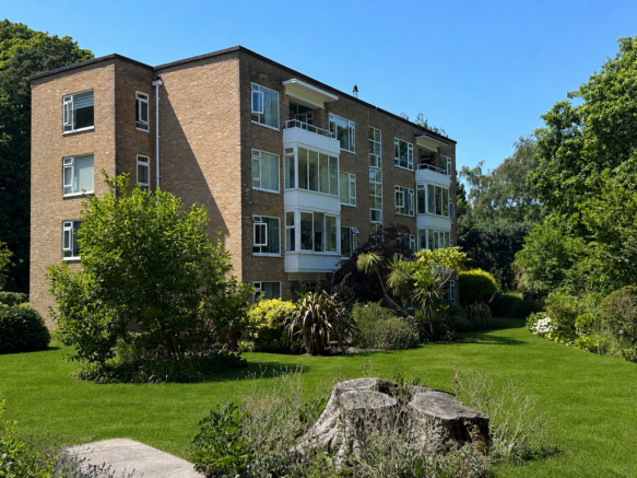 3 bed property, in Pinebeach Court, £375,000