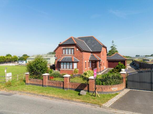 4 bed property, in Moss Lane, £750,000